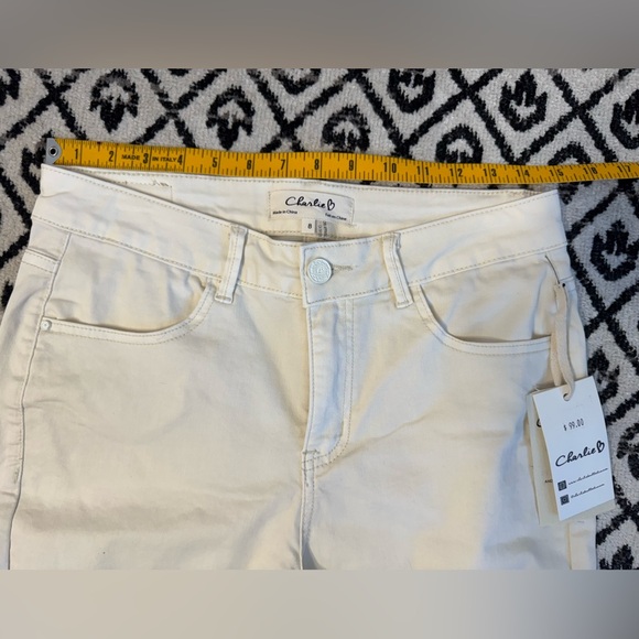 CHARLIE B Denim - CHARLIE B White Women's Jeans with Embroidered Back Pockets